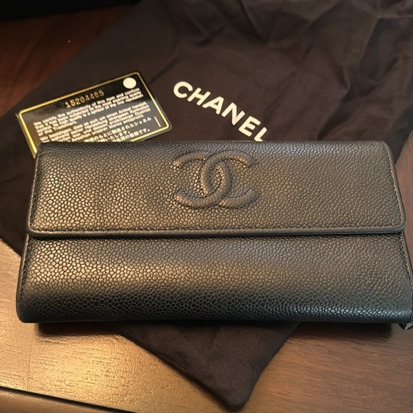 Chanel Caviar CC Large Flap Wallet in Black - Picture 2 of 12
